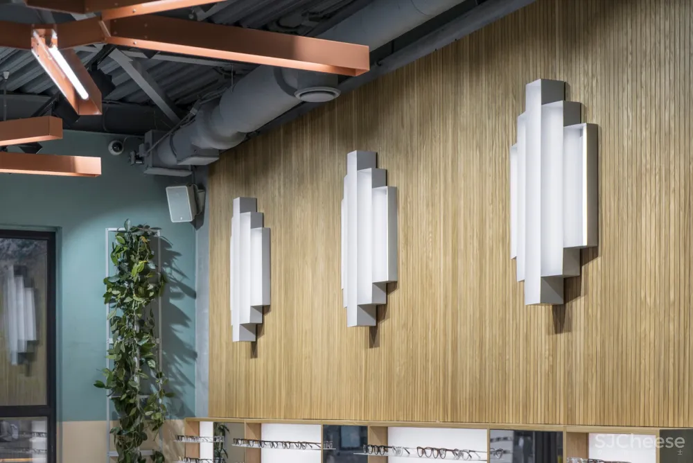 旧烘焙厂改造成的P.Y.E眼镜店 Facultative Works