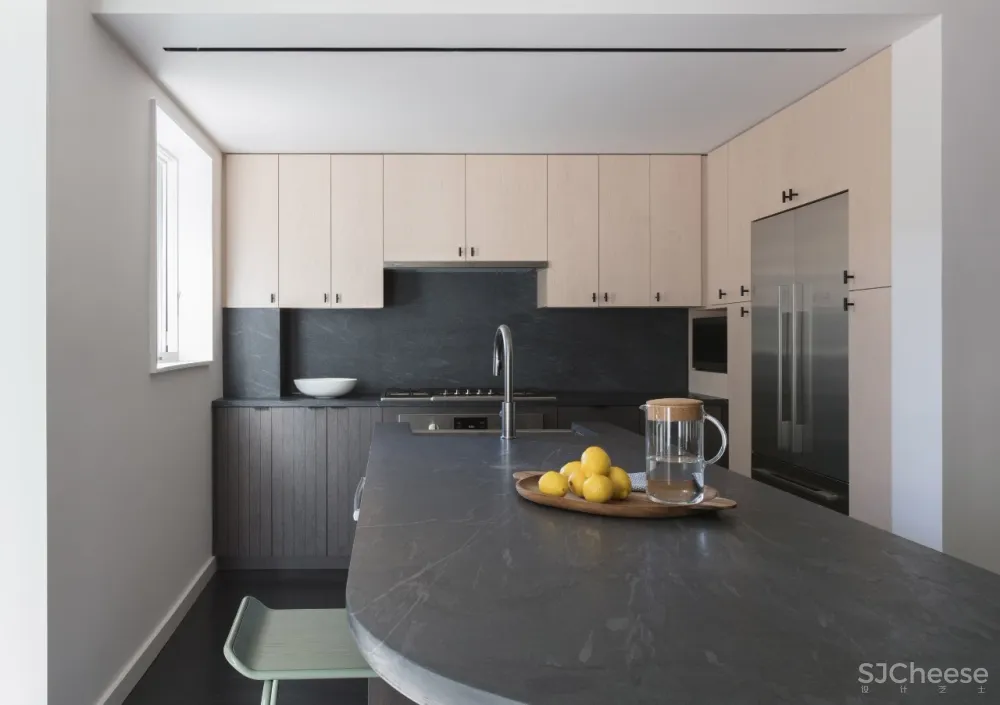 布鲁克林：顶层“外向”的社交区域和底层“内向”的私人领域