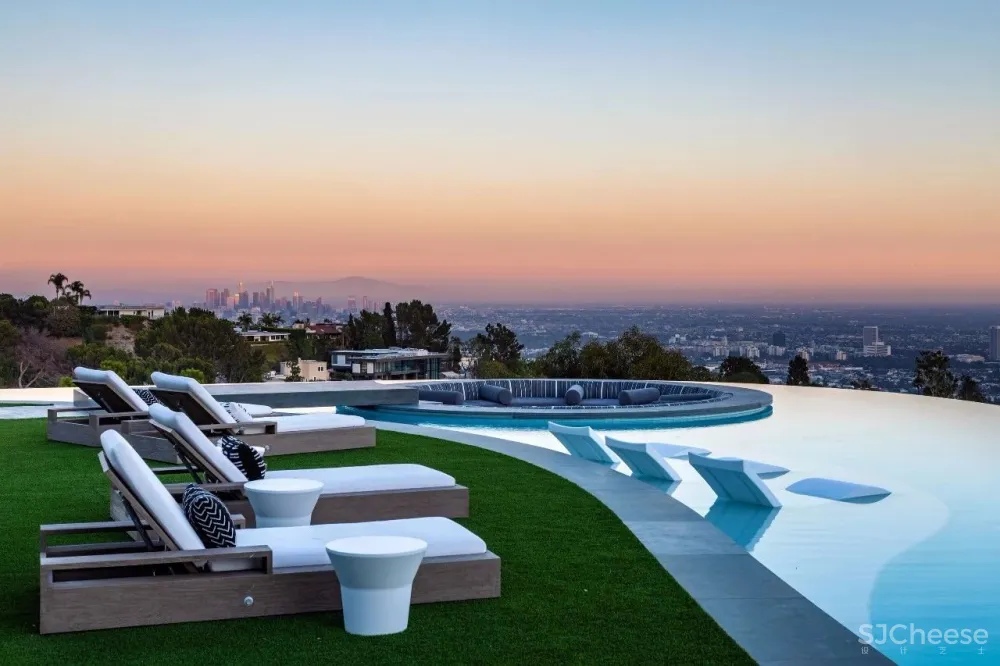 3.98 亿的超级山顶豪宅，无比奢侈的观景台