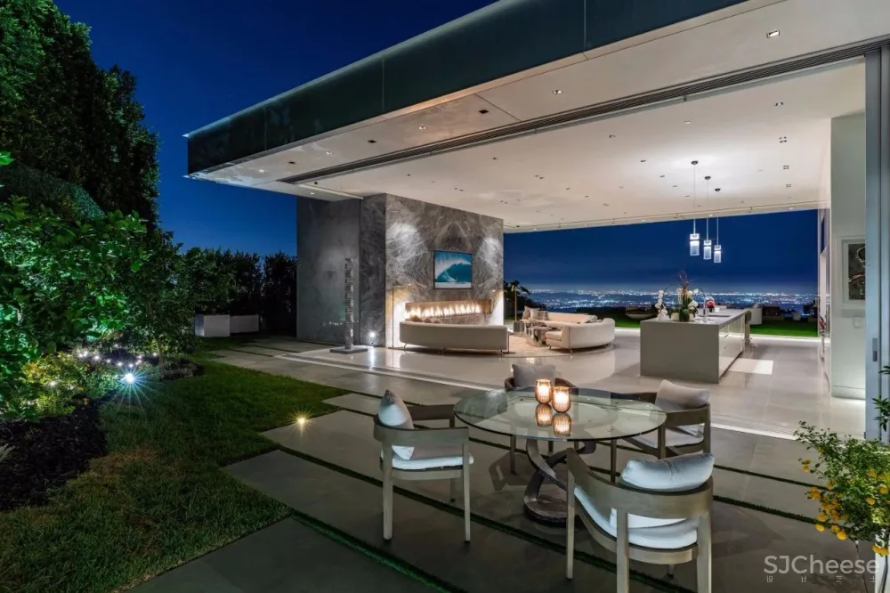 3.98 亿的超级山顶豪宅，无比奢侈的观景台