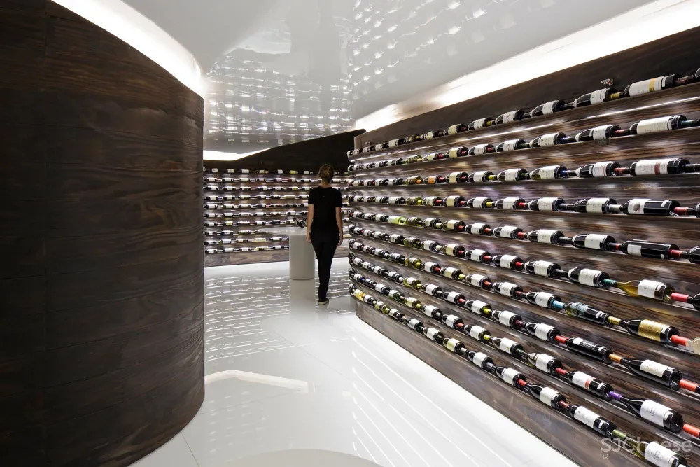 Studio Arthur Casas | Mistral 葡萄酒销售餐厅 首