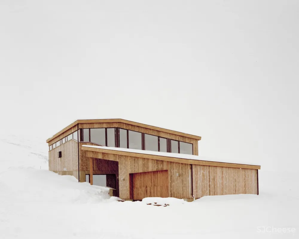 挪威L形雪地小屋 / Helen & Hard architects