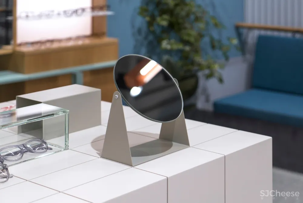 旧烘焙厂改造成的P.Y.E眼镜店 Facultative Works