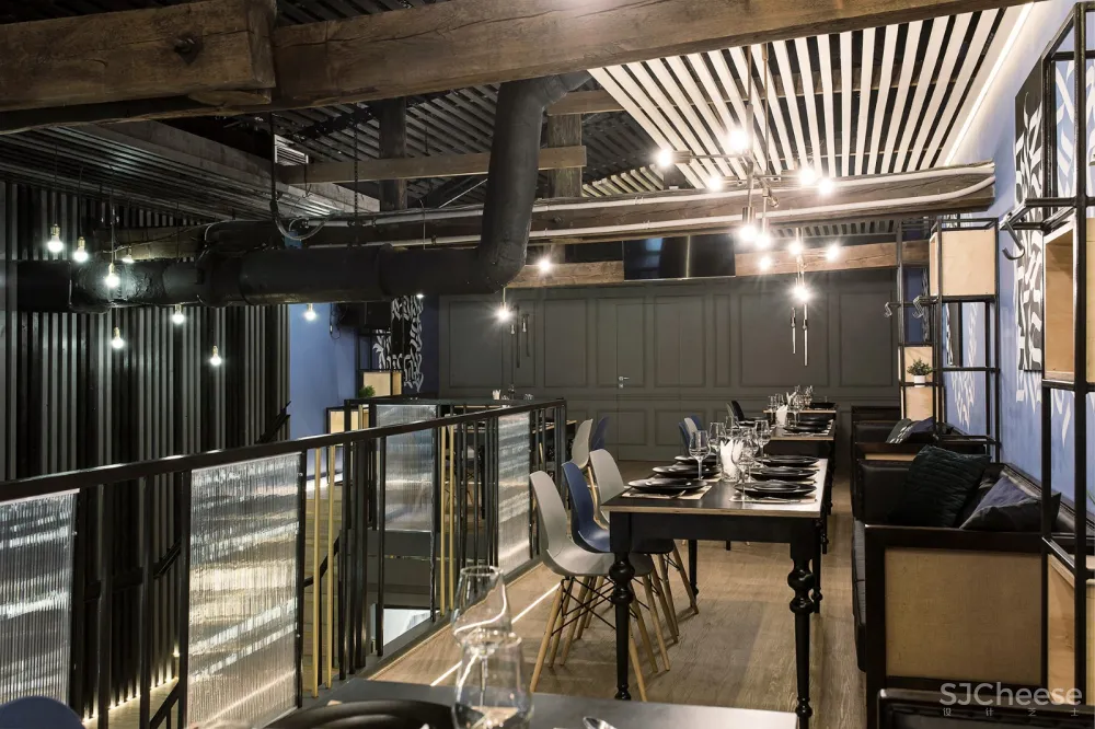 233m²圣彼得堡Cherdak工业风酒吧 CARTELLE DESIGN