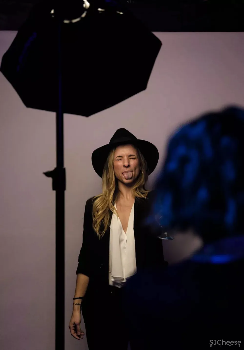 首发 孟买蓝宝石酒吧-工作室:激发艺术创造力的热情派对