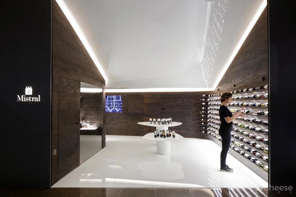Studio Arthur Casas | Mistral 葡萄酒销售餐厅 首