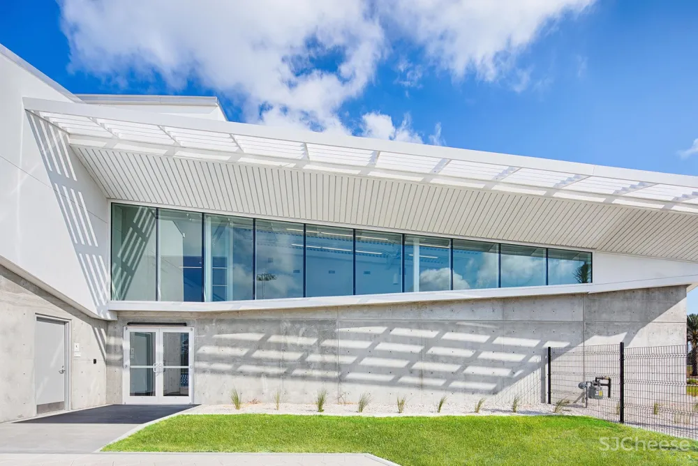 佛罗里达理工大学学生活动中心 / Straughn Trout Architects