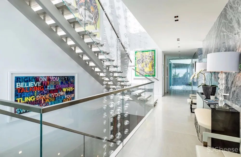 3.98 亿的超级山顶豪宅，无比奢侈的观景台