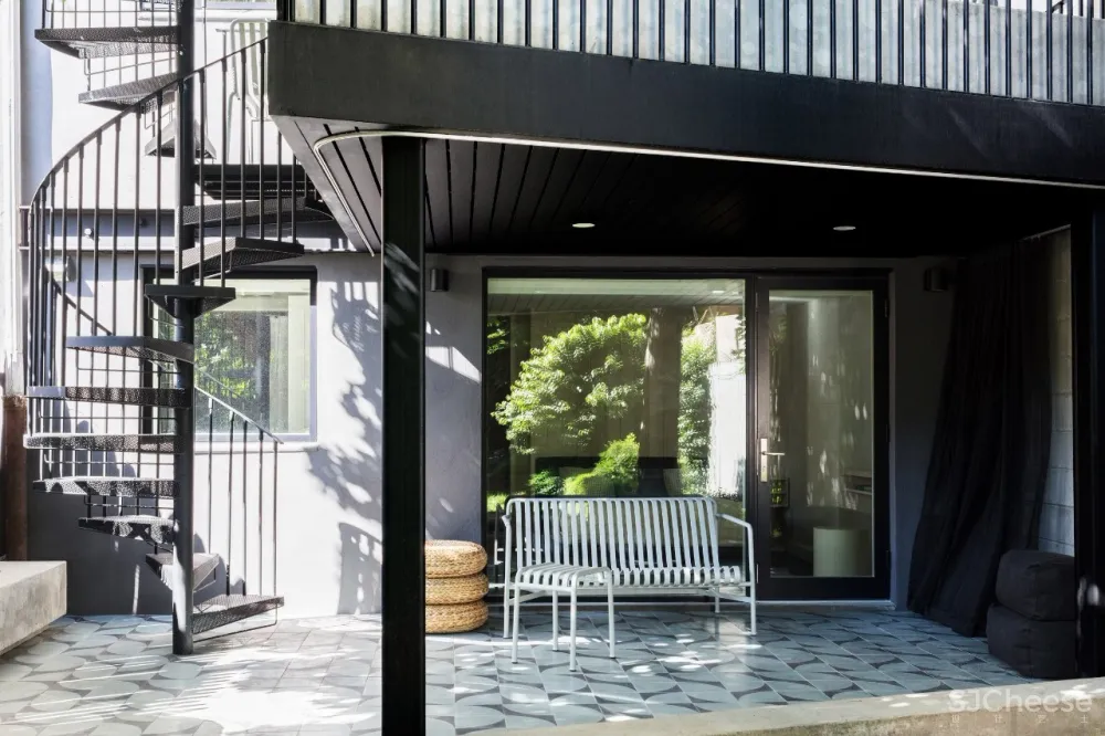 布鲁克林：顶层“外向”的社交区域和底层“内向”的私人领域