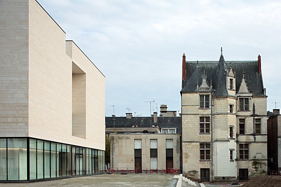 OlivierDebré当代艺术中心 Aires Mateus