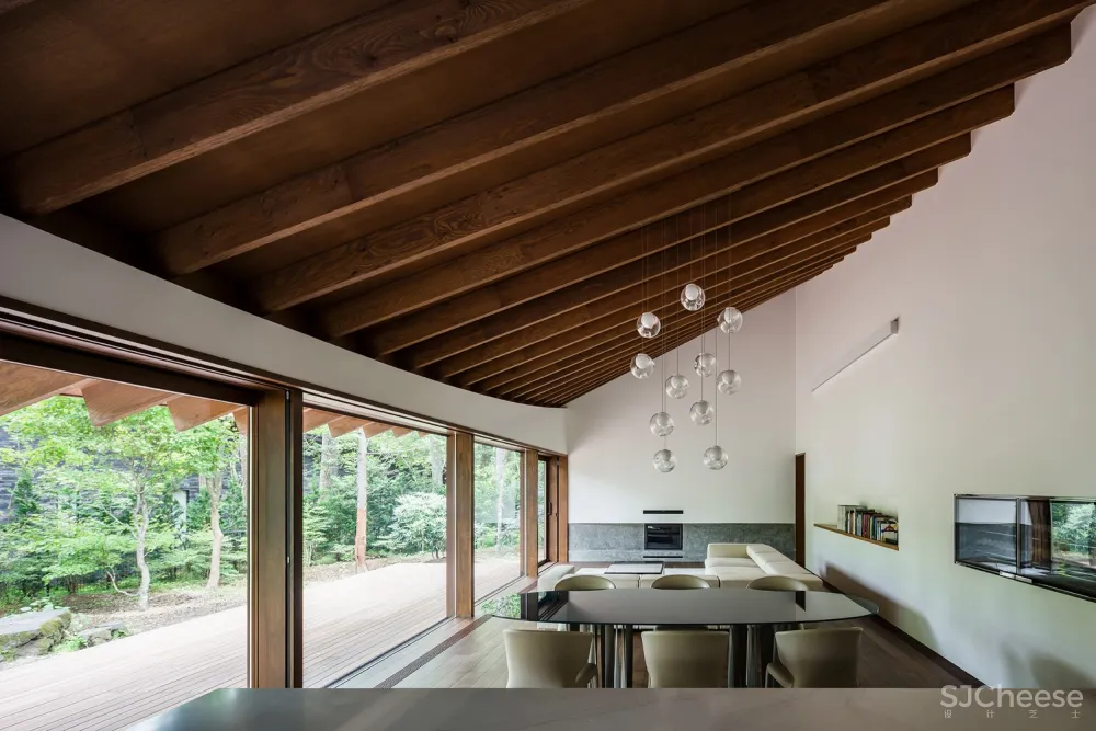 KIAS 轻井泽积叶之家 | 叶屋顶自然系度假别墅
