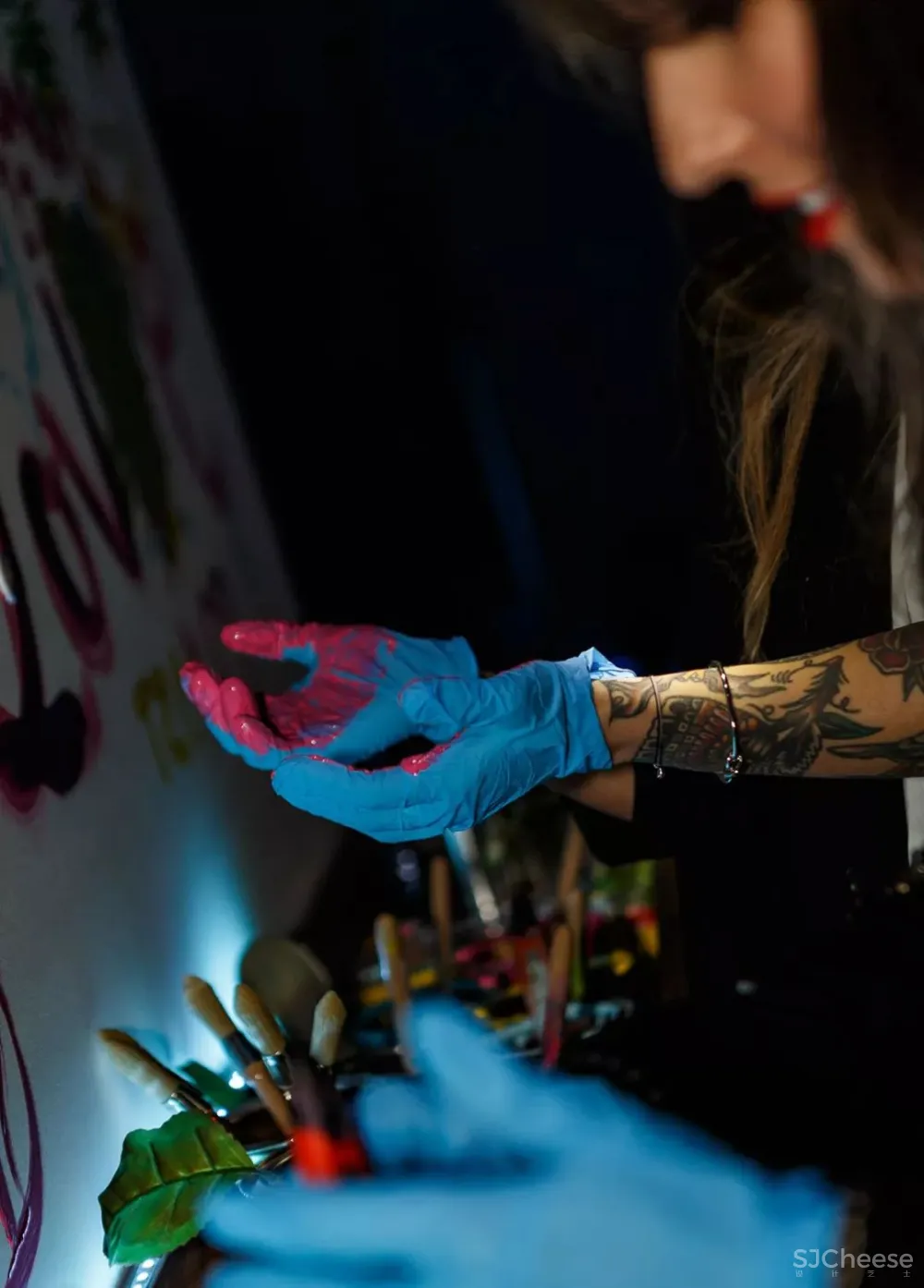 首发 孟买蓝宝石酒吧-工作室:激发艺术创造力的热情派对