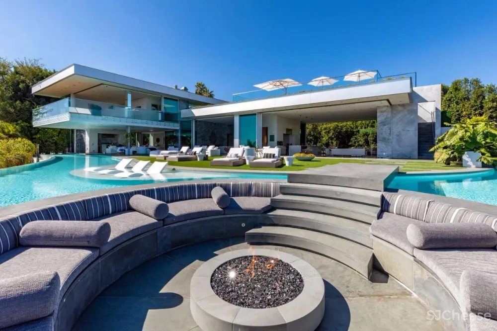 3.98 亿的超级山顶豪宅，无比奢侈的观景台