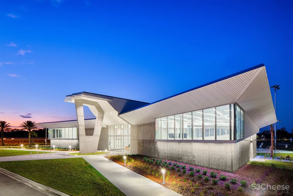 佛罗里达理工大学学生活动中心 / Straughn Trout Architects