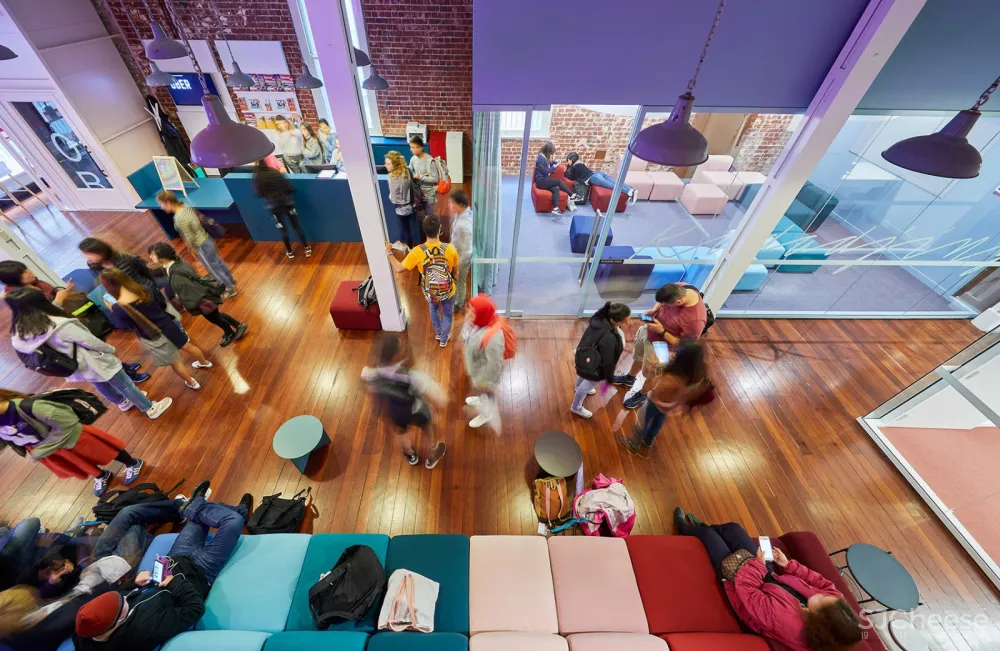 澳大利亚EF新国际语言中心 / ZMHD