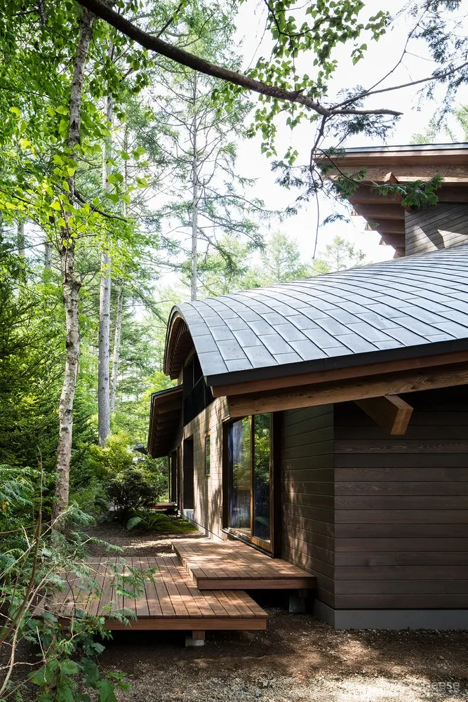 KIAS 轻井泽积叶之家 | 叶屋顶自然系度假别墅