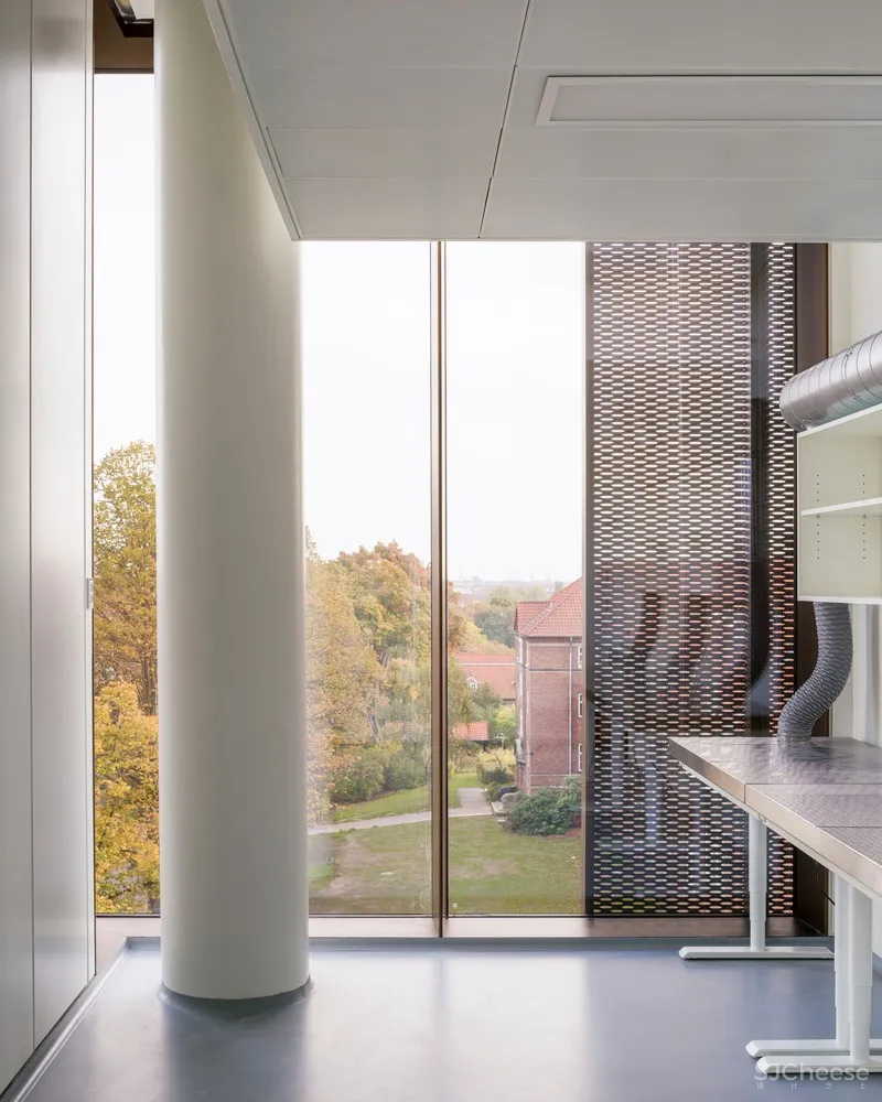 临床生物化学实验大楼 / Mikkelsen Architects