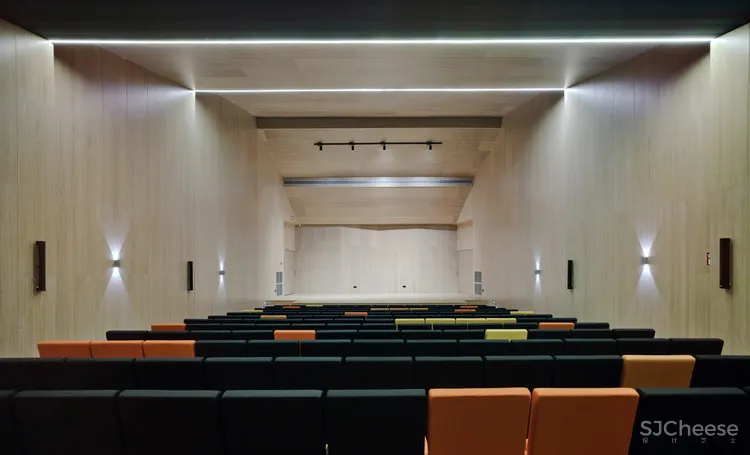 本弗里多功能屋 Rafael Landete + Emilio Cortes