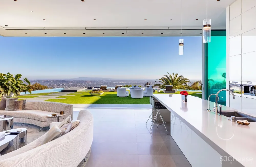 3.98 亿的超级山顶豪宅，无比奢侈的观景台