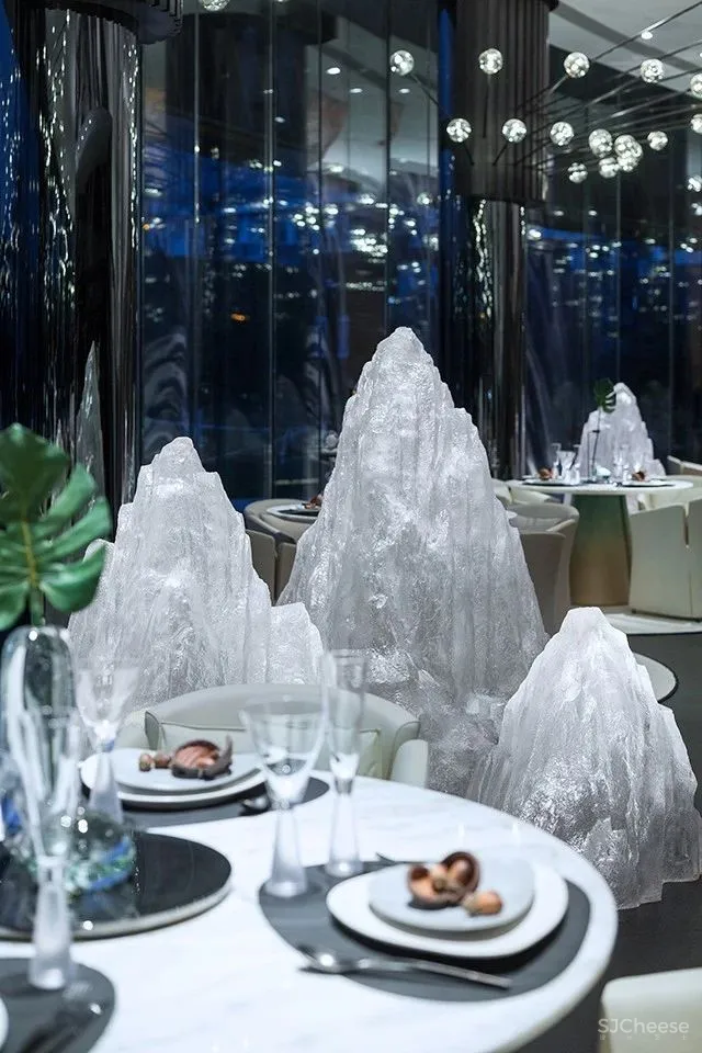 不拘一格的售楼处设计,仿佛置身在山水自然间