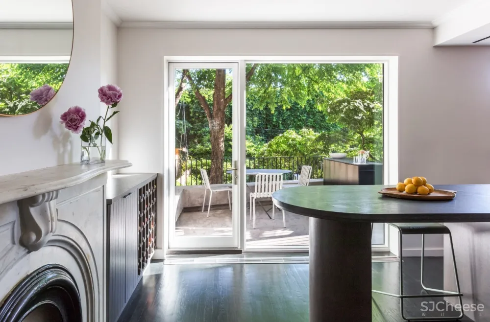 布鲁克林：顶层“外向”的社交区域和底层“内向”的私人领域