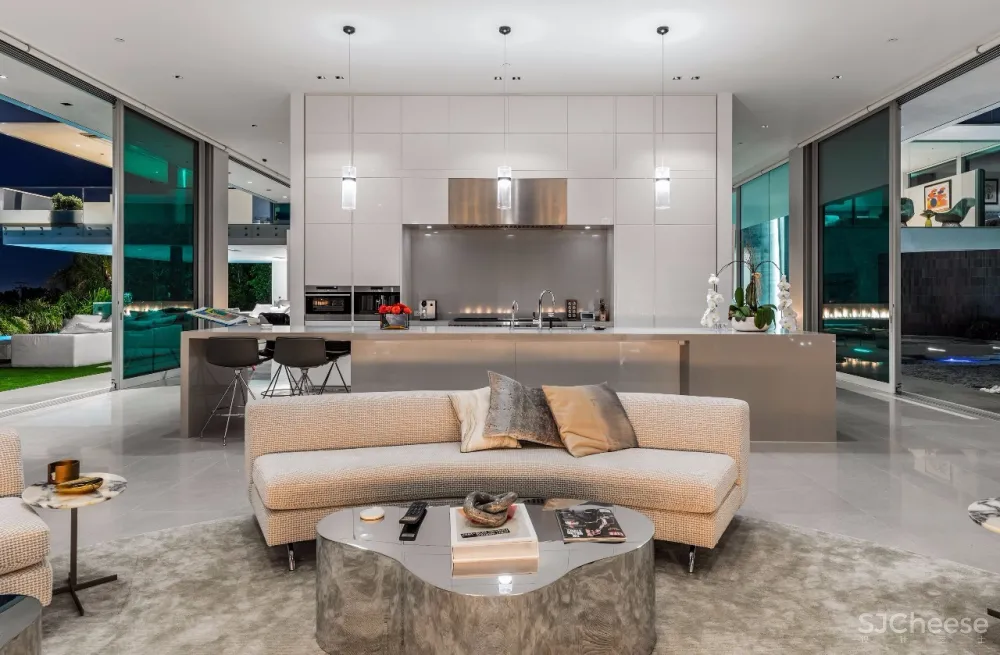 3.98 亿的超级山顶豪宅，无比奢侈的观景台