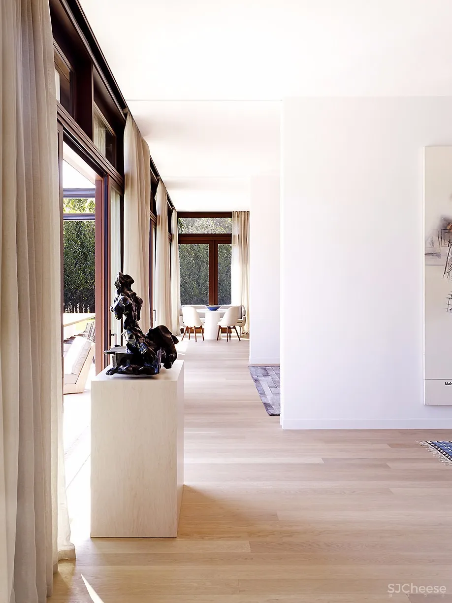 Fox Nahem | 经典现代的精致内饰