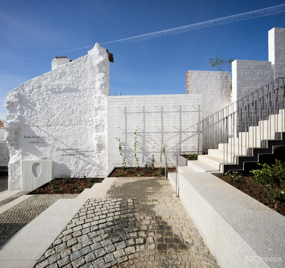 玛利亚与萨雷诺庭院 / WaterScales arquitectos