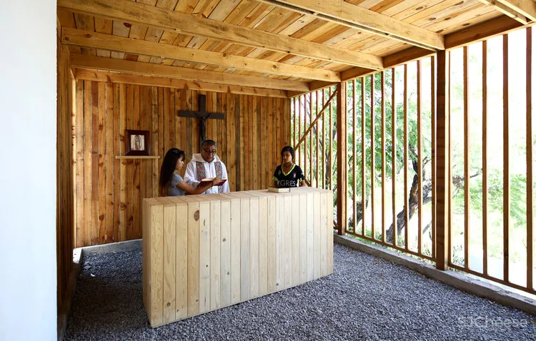 社区合建的山间礼拜堂／S