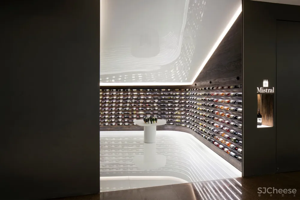 Studio Arthur Casas | Mistral 葡萄酒销售餐厅 首
