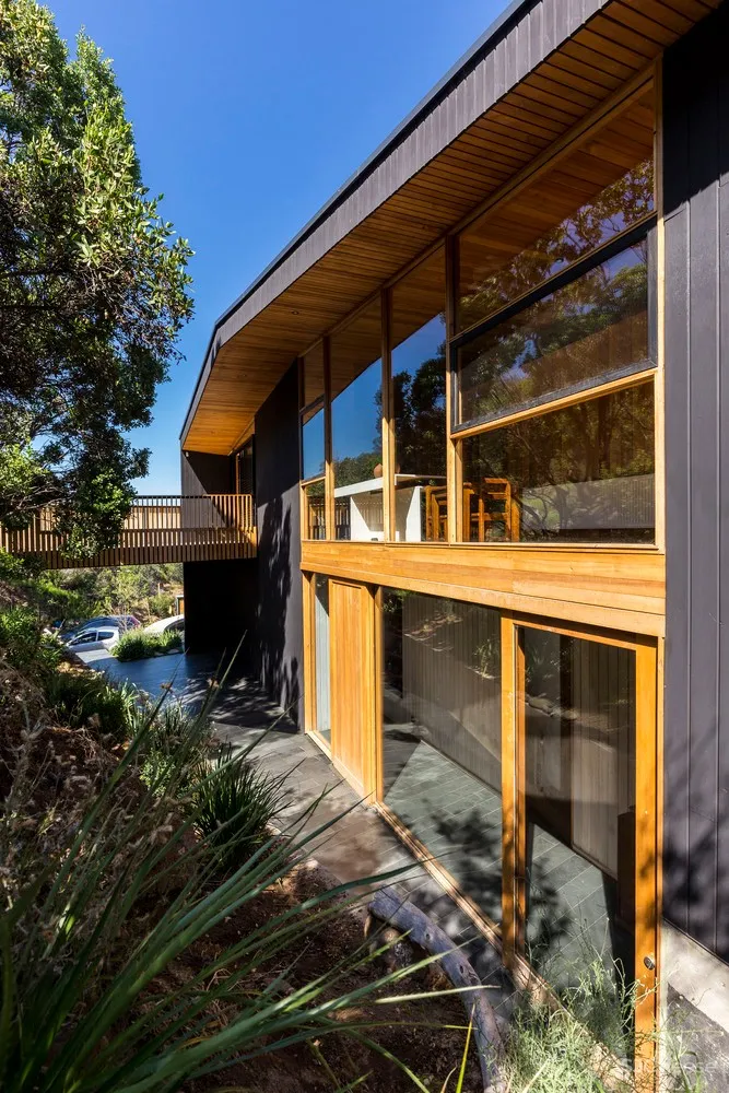 圣地亚哥郊区住宅 / Carreño Sartori Arquitectos