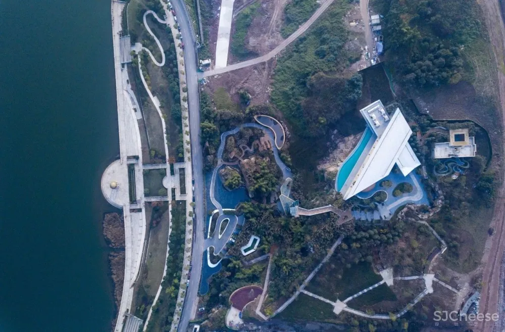 新作:悬崖之颠的隐逸建筑,气势磅礴的艺术中心