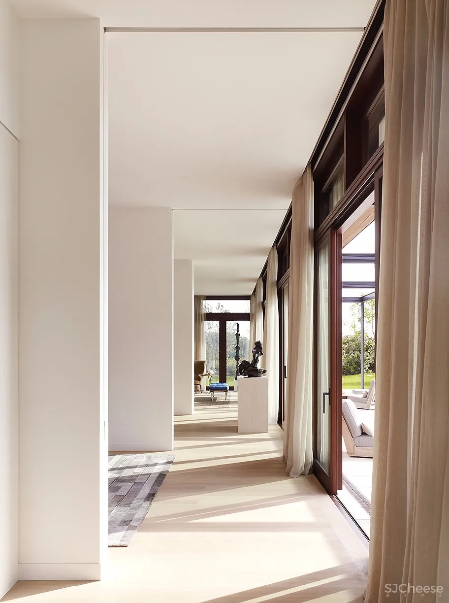 Fox Nahem | 经典现代的精致内饰