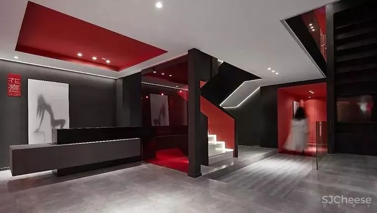 红与黑的颠覆，空间的时尚感官