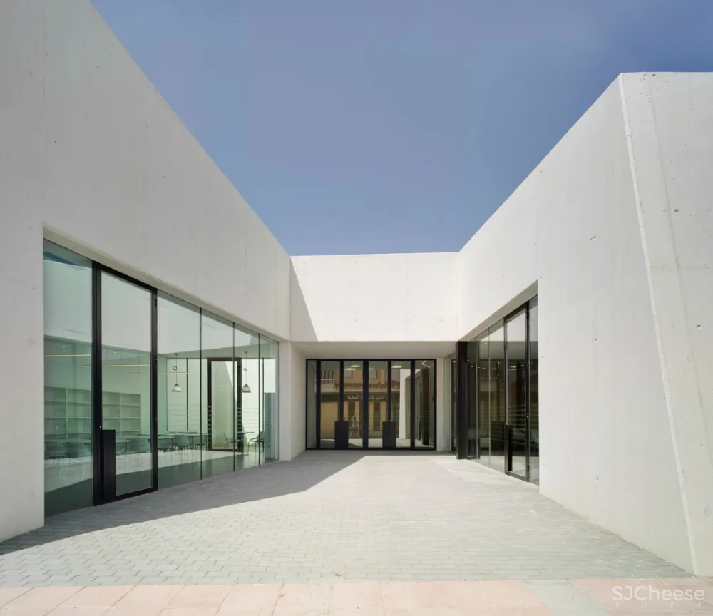 本弗里多功能屋 / Rafael Landete + Emilio Cortes