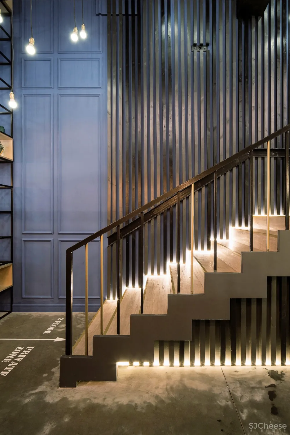 233m²圣彼得堡Cherdak工业风酒吧 CARTELLE DESIGN