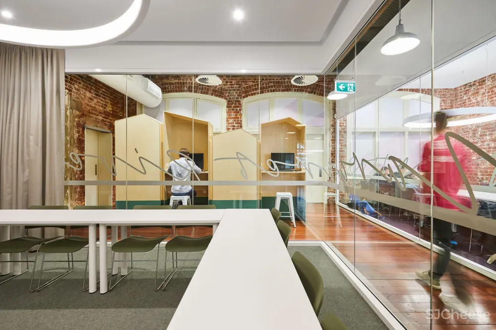 澳大利亚EF新国际语言中心 / ZMHD