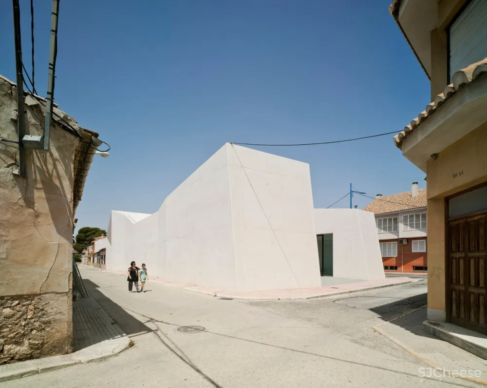 本弗里多功能屋 / Rafael Landete + Emilio Cortes