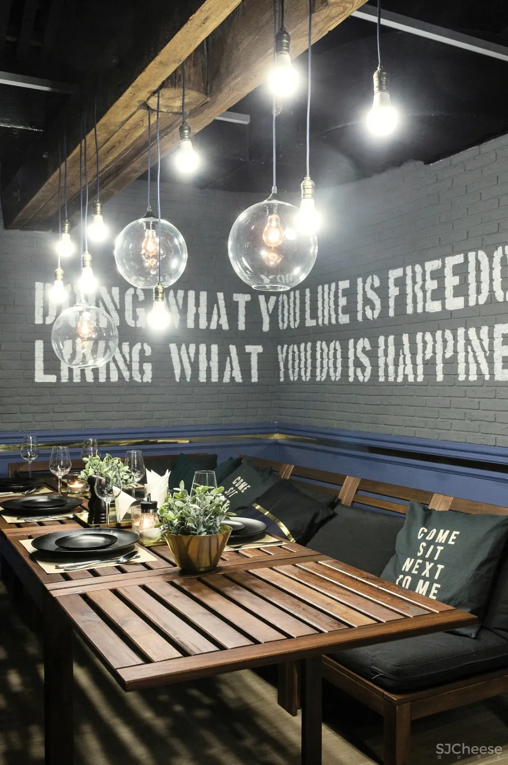 233m²圣彼得堡Cherdak工业风酒吧 CARTELLE DESIGN