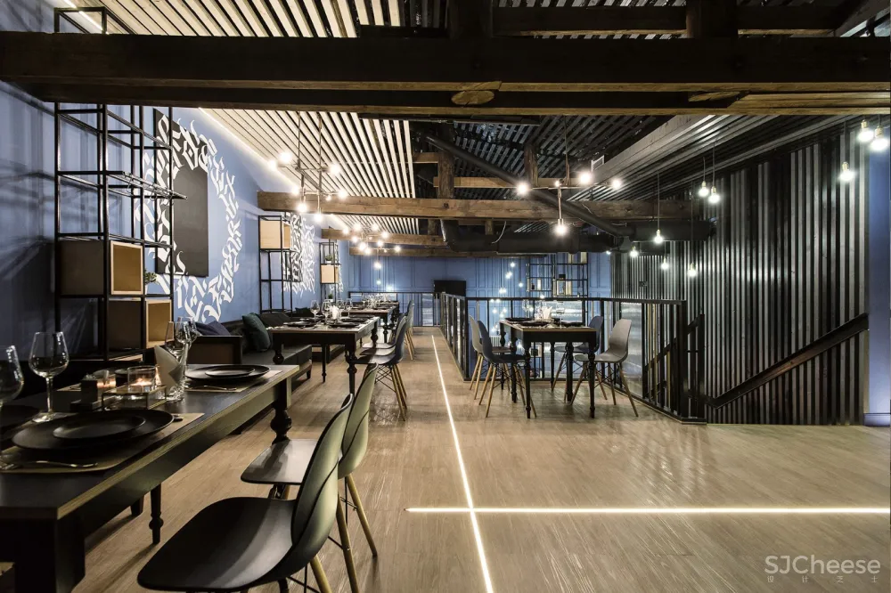 233m²圣彼得堡Cherdak工业风酒吧 | CARTELLE DESIGN 首