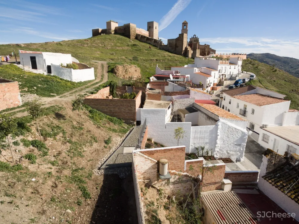 玛利亚与萨雷诺庭院 / WaterScales arquitectos