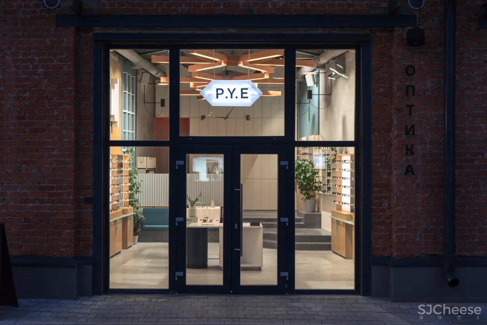 旧烘焙厂改造成的P.Y.E眼镜店 Facultative Works