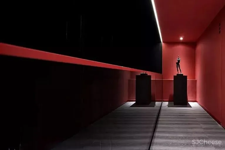 红与黑的颠覆，空间的时尚感官