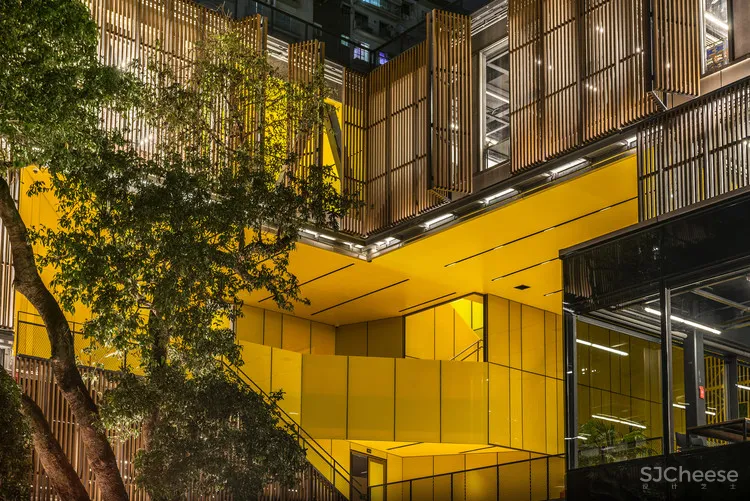 百年历史氛围中的亮黄色空间 Casa Firjan Atelier77