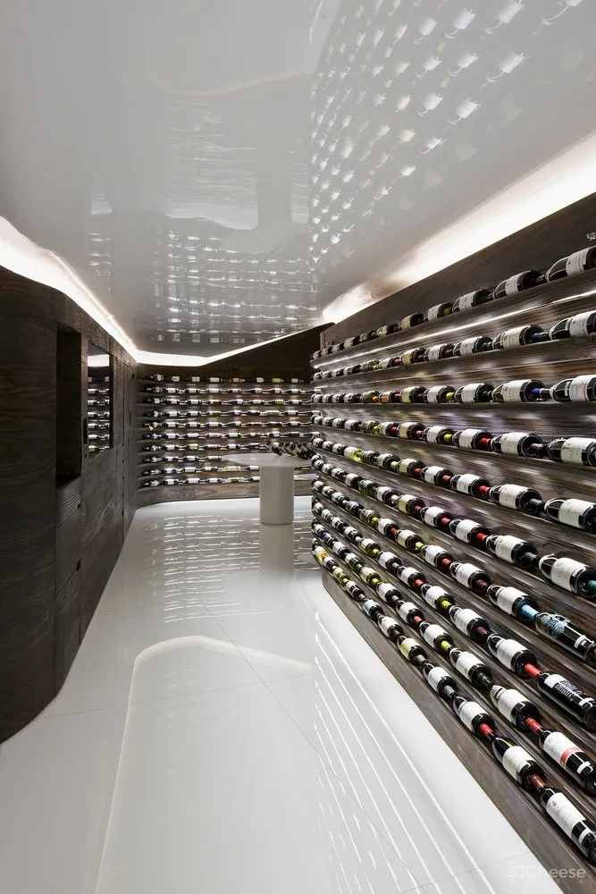 Studio Arthur Casas | Mistral 葡萄酒销售餐厅 首