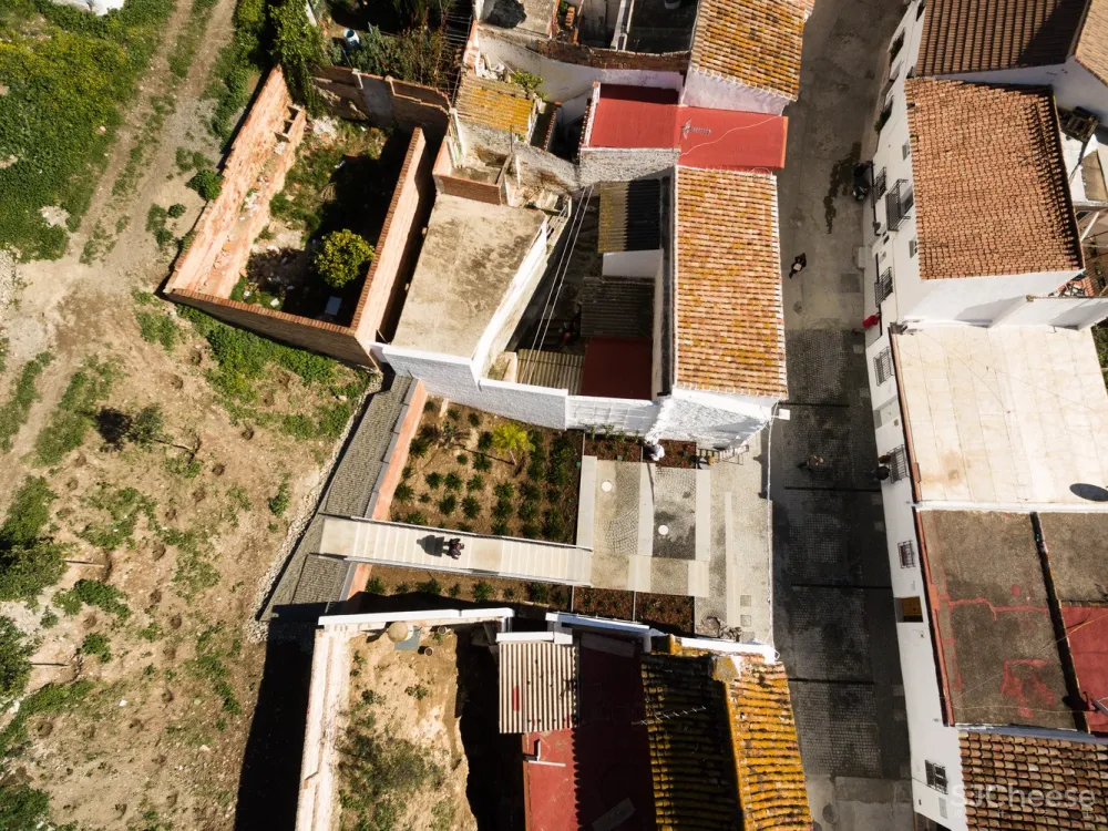 玛利亚与萨雷诺庭院 / WaterScales arquitectos