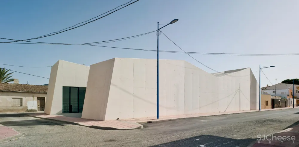 本弗里多功能屋 / Rafael Landete + Emilio Cortes