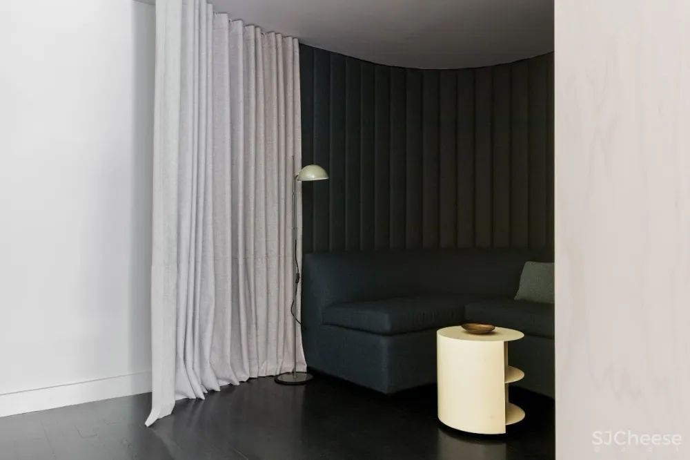 布鲁克林：顶层“外向”的社交区域和底层“内向”的私人领域