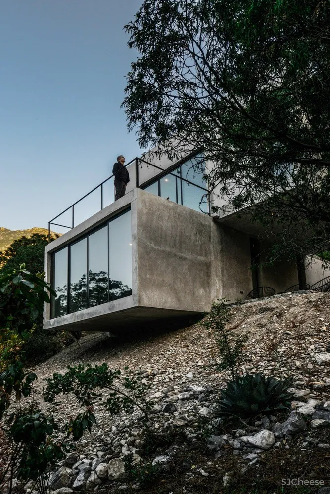 214E小屋,面向林间的观景台 / P+0 Architecture + David 首