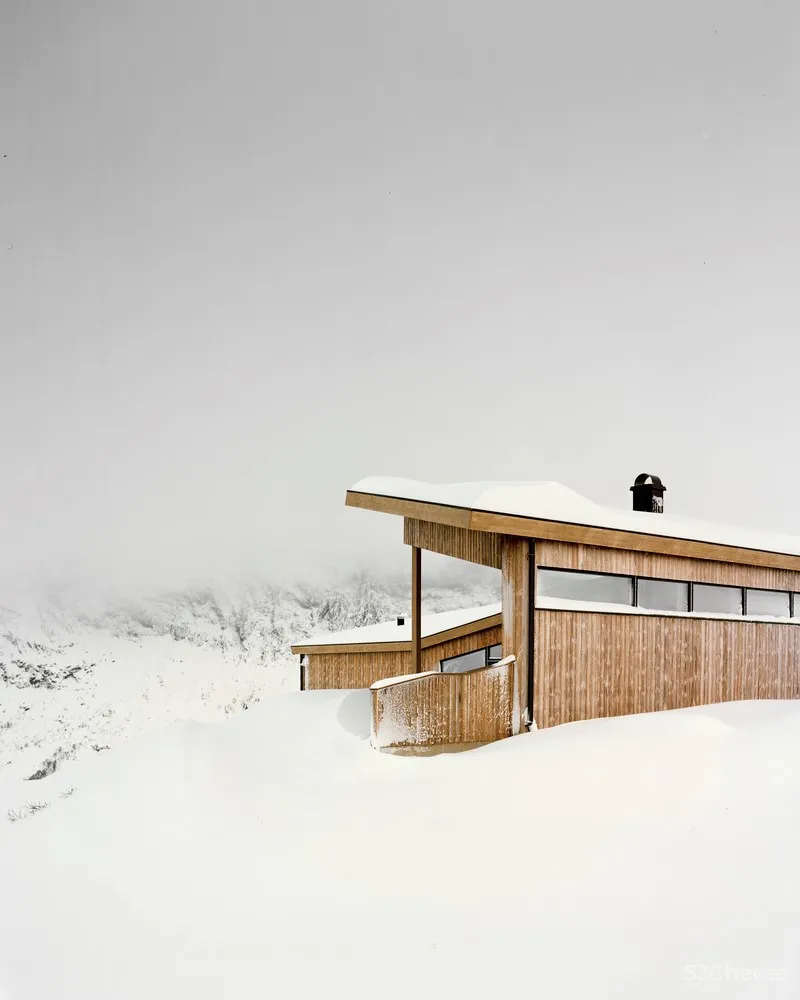 挪威L形雪地小屋 / Helen & Hard architects